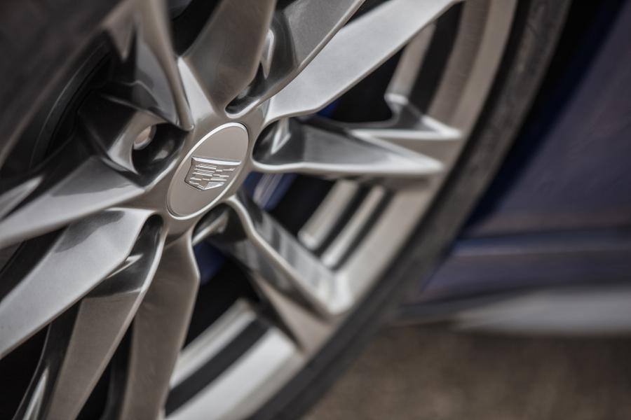 Колеса Cadillac CT4-V 2019 года  (фото 20 из 32)
